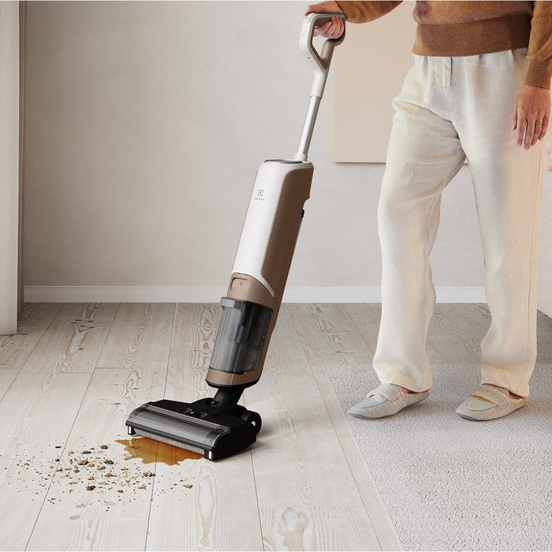 Electrolux UltimateHome 700 Wet & Dry Vacuum