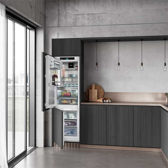 LIEBHERR INTEGRATED BOTTOM MOUNT WITH BIOFRESH AND ICE 246L