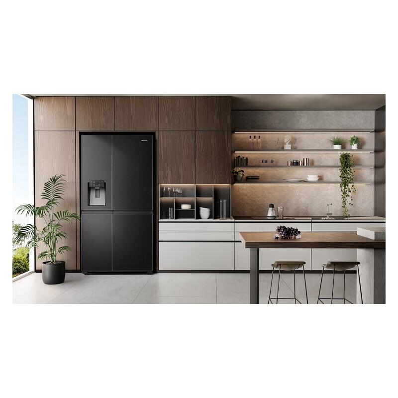 Hisense 632L Side-by-Side Fridge Freezer with Ice & Water Dispenser - Black